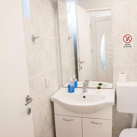 Gedeon Aparmanhaz I Foeldszint Appartement Vir