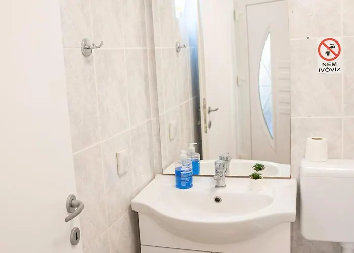 Gedeon Aparmanhaz I Foeldszint Appartement Vir