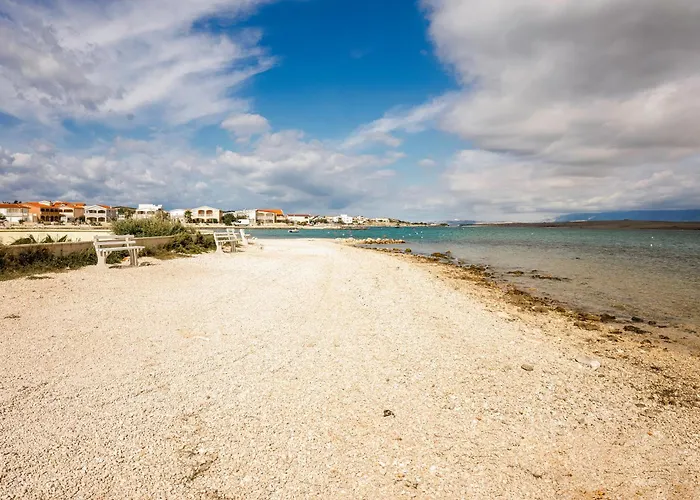 Gedeon Aparmanhaz I Foeldszint Appartement Vir