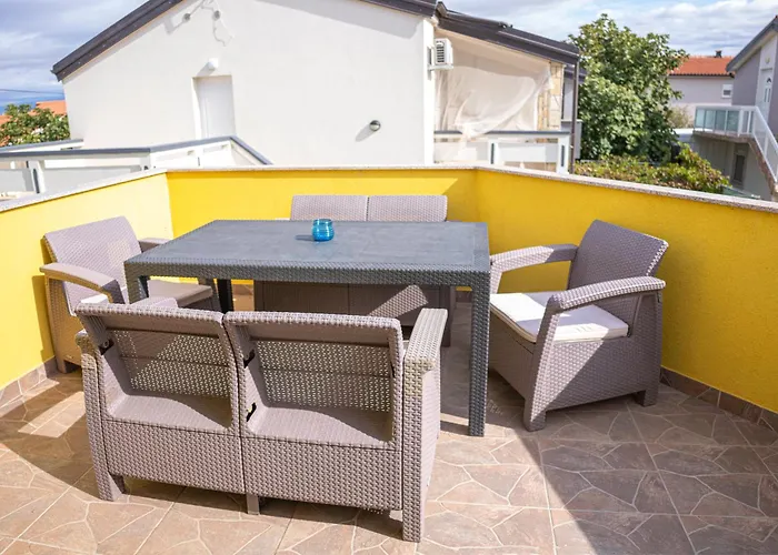 Gedeon Aparmanhaz I Foeldszint Appartement Vir